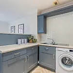 Artist Abode In Apartman *