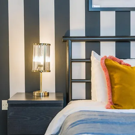 Apartment Artist Abode In