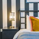Apartment Artist Abode In