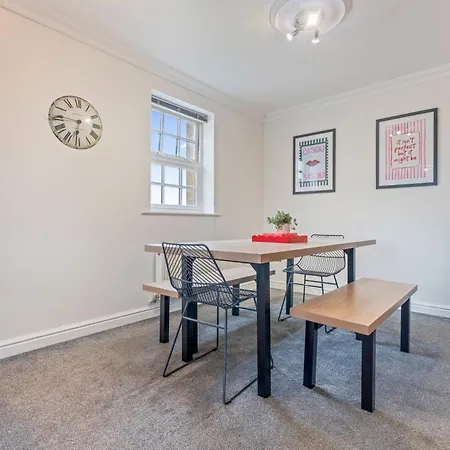 Apartment Artist Abode In