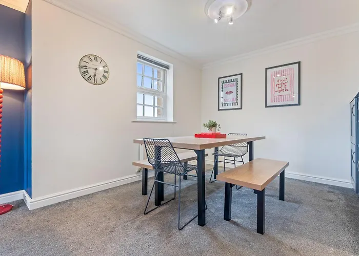 Apartment Artist Abode In