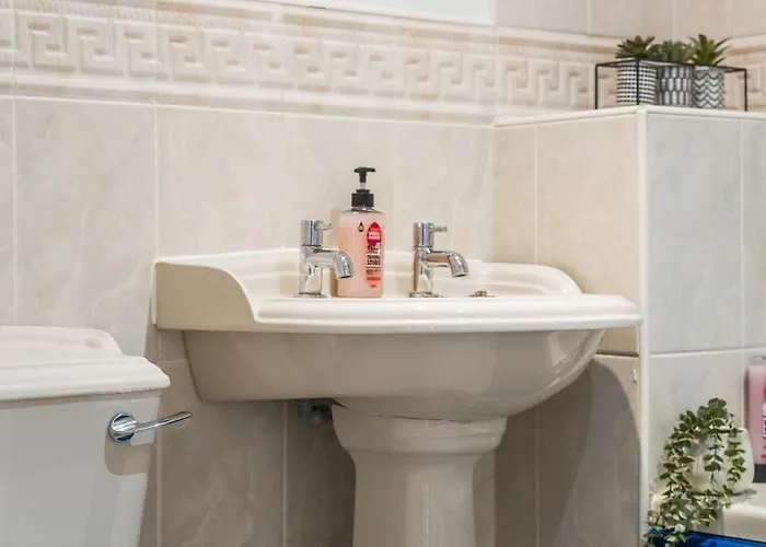 Apartment Artist Abode In